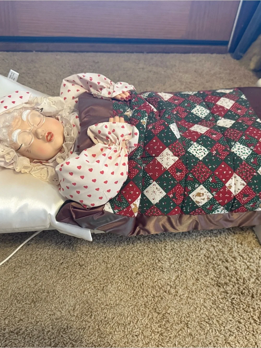 Telco Vintage Sleeping Mrs. Santa Animated Holiday Decoration